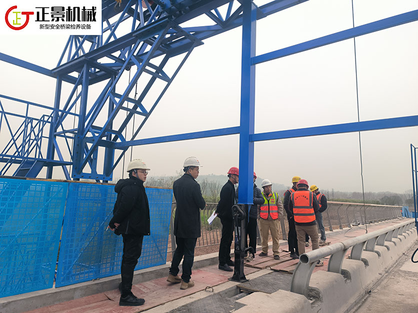 橋梁側(cè)面施工臺(tái)車