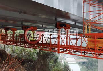 兩渡水湘江大橋梁底檢查車